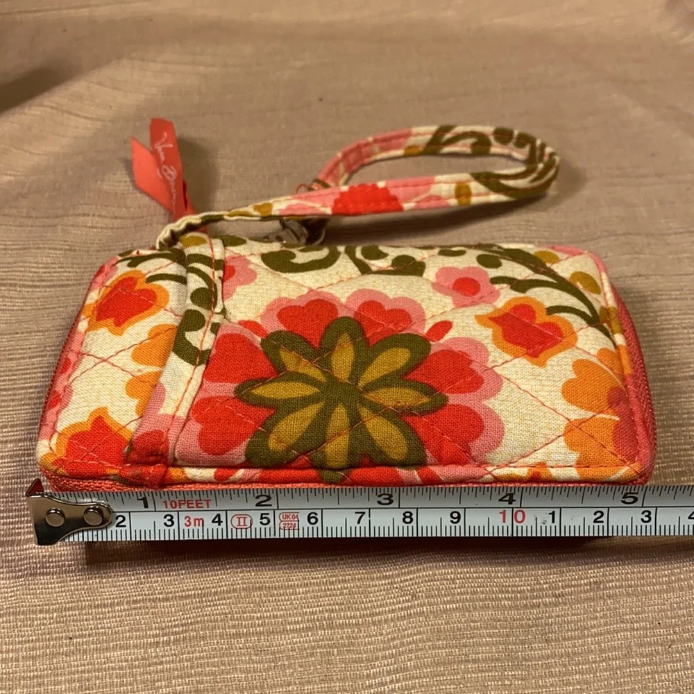 Vera Bradley almost NEW wristlet/wallet - Picture 11 of 15